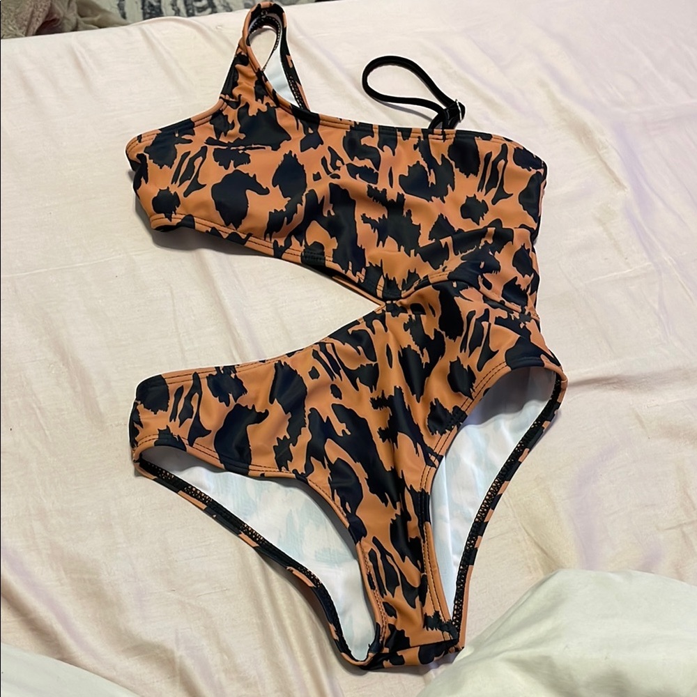 One-Shoulder Animal Print Swimsuit